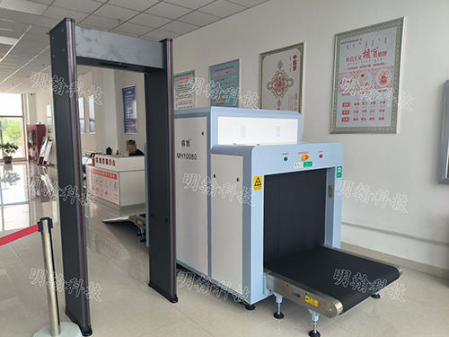 车站安检门